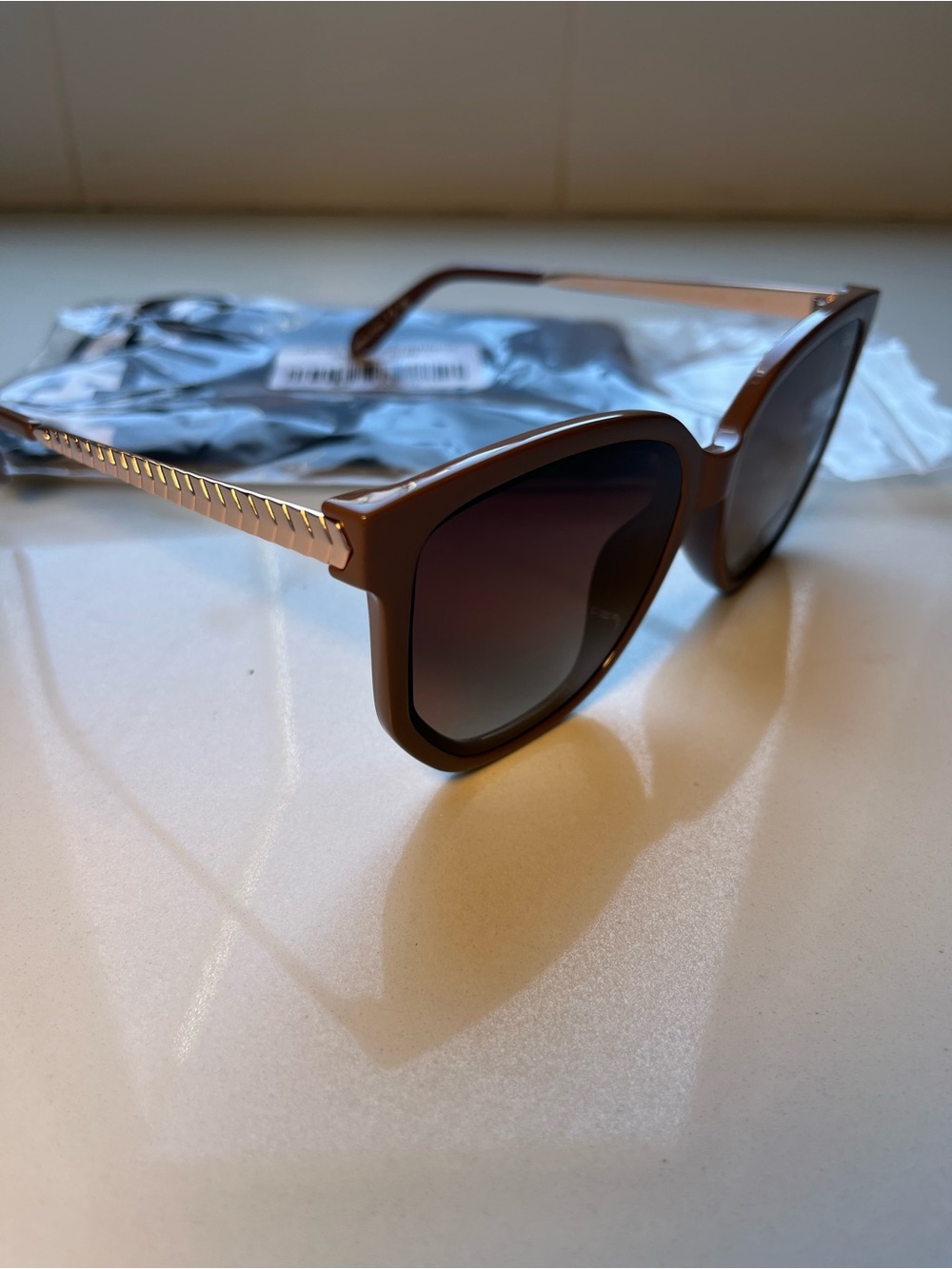 QUAY Coffee Run - Oat frame / Brown Polarized lens Sunglasses- NWT - Picture 6 of 11